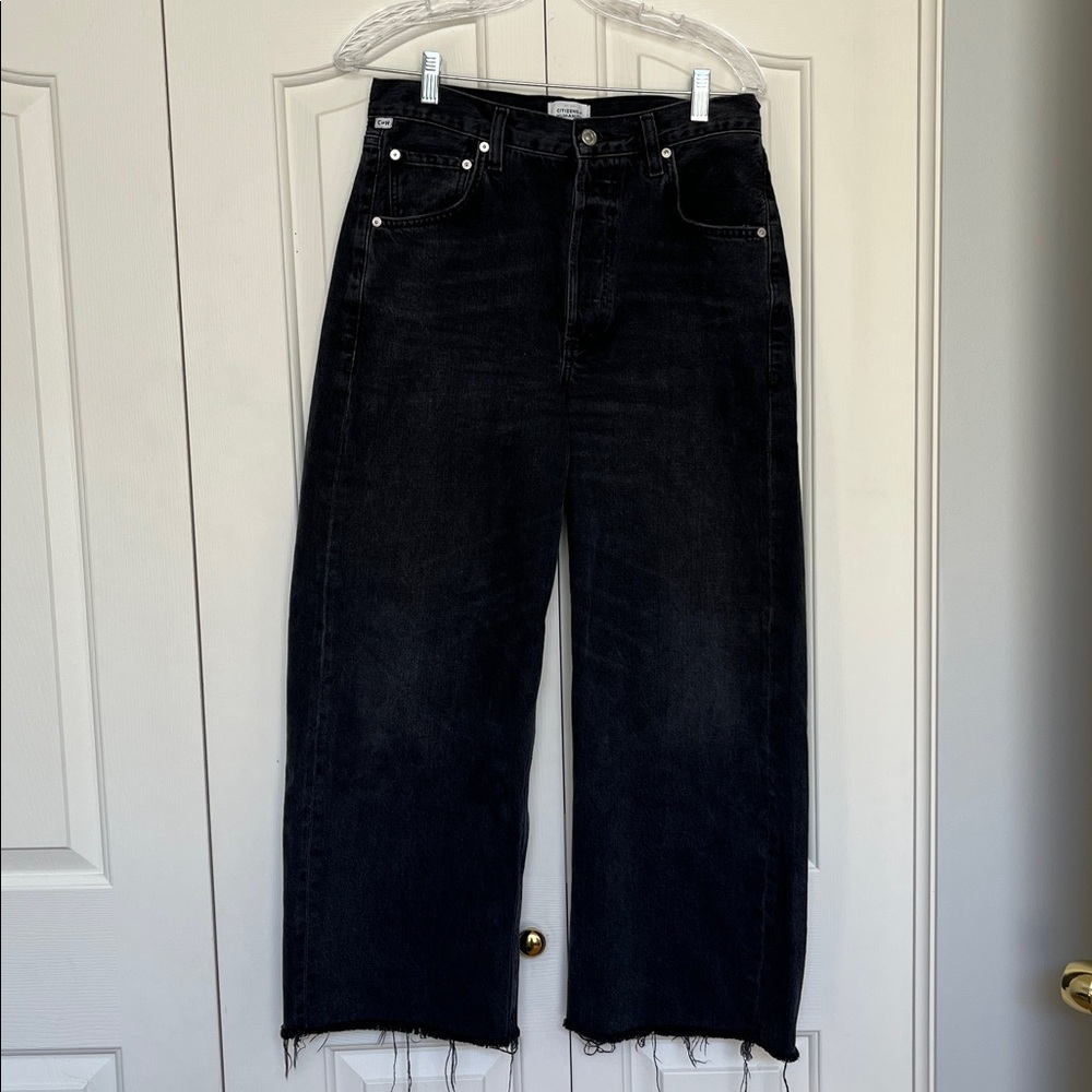 Citizens of Humanity Ayla Raw Hem Crop in black size 28 - Picture 2 of 4